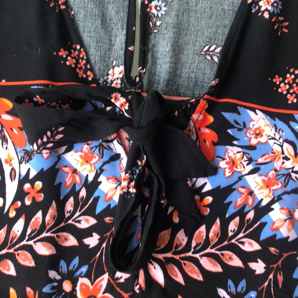 Express Perfect Summer Romper - Picture 6 of 6